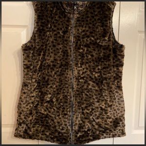 Totes XL Leopard Vest